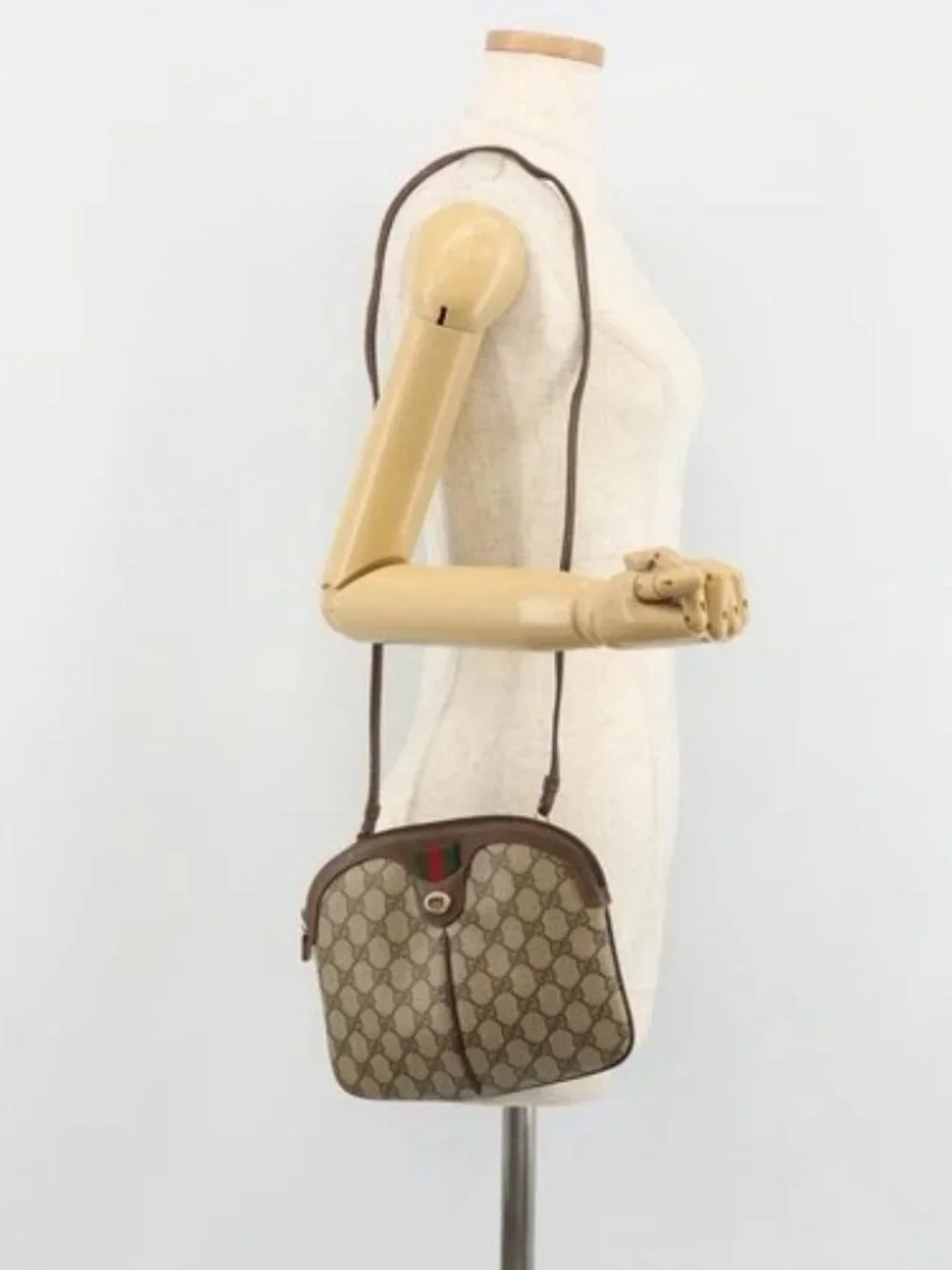 Gucci brand	gucci color	beige